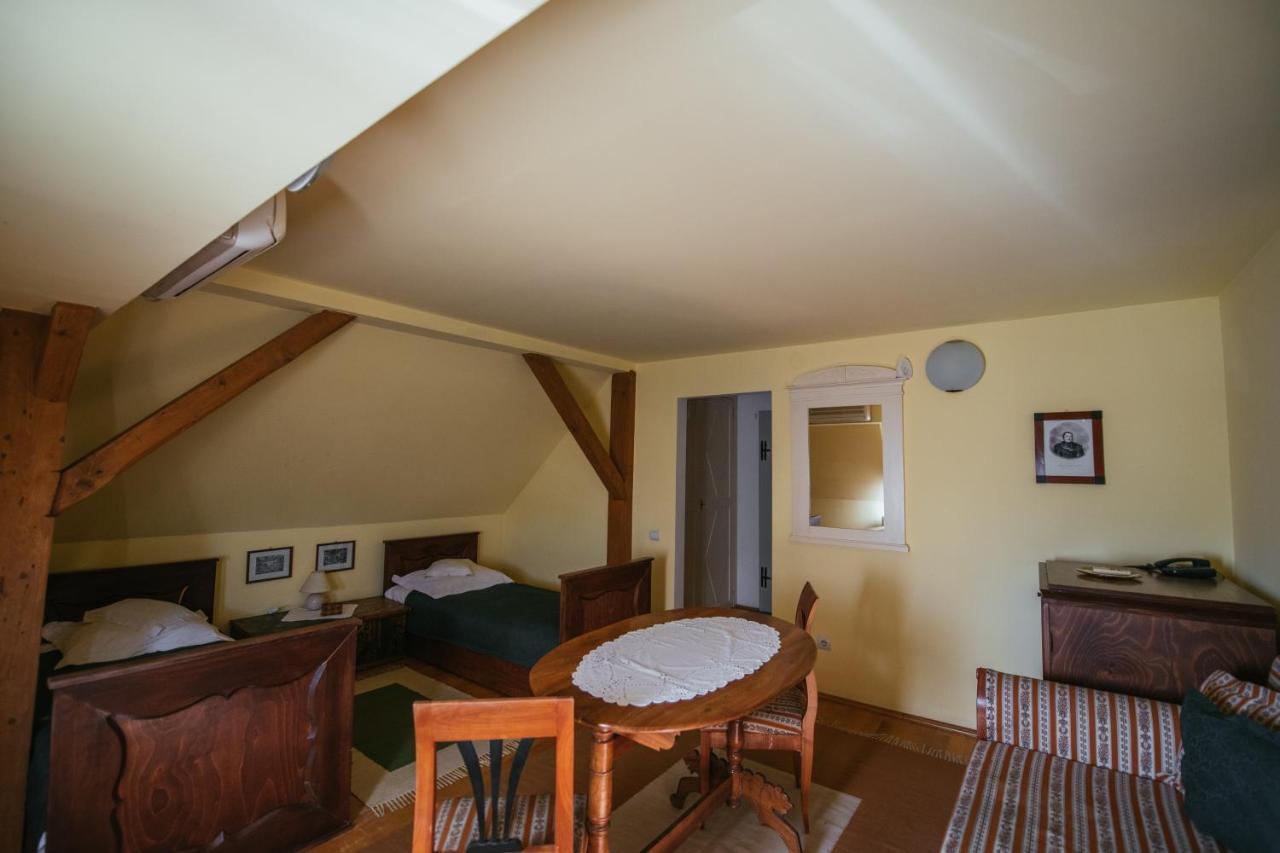 Voeroes Guest House Tîrgu Secuiesc Dış mekan fotoğraf