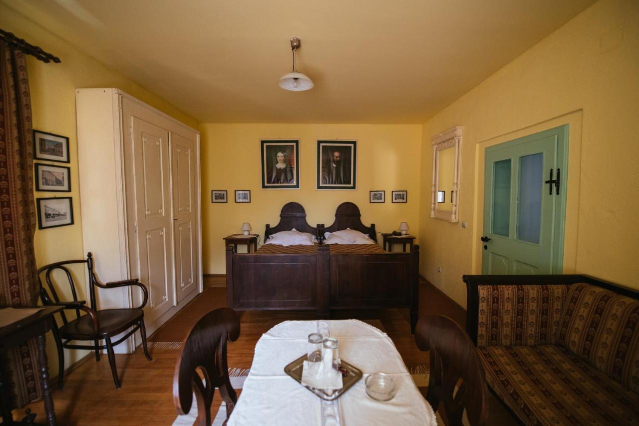 Voeroes Guest House Tîrgu Secuiesc Dış mekan fotoğraf