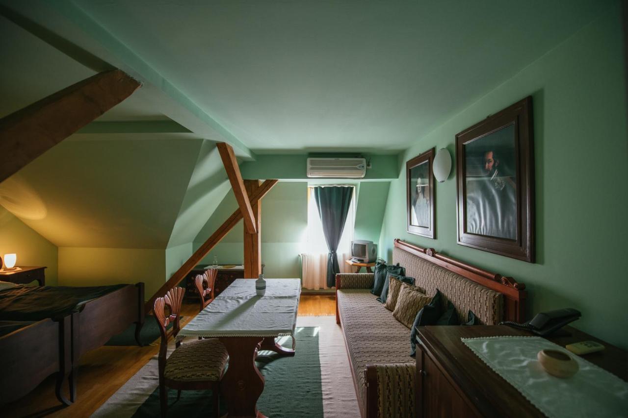 Voeroes Guest House Tîrgu Secuiesc Dış mekan fotoğraf