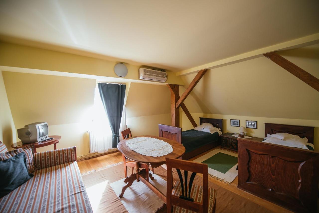 Voeroes Guest House Tîrgu Secuiesc Dış mekan fotoğraf