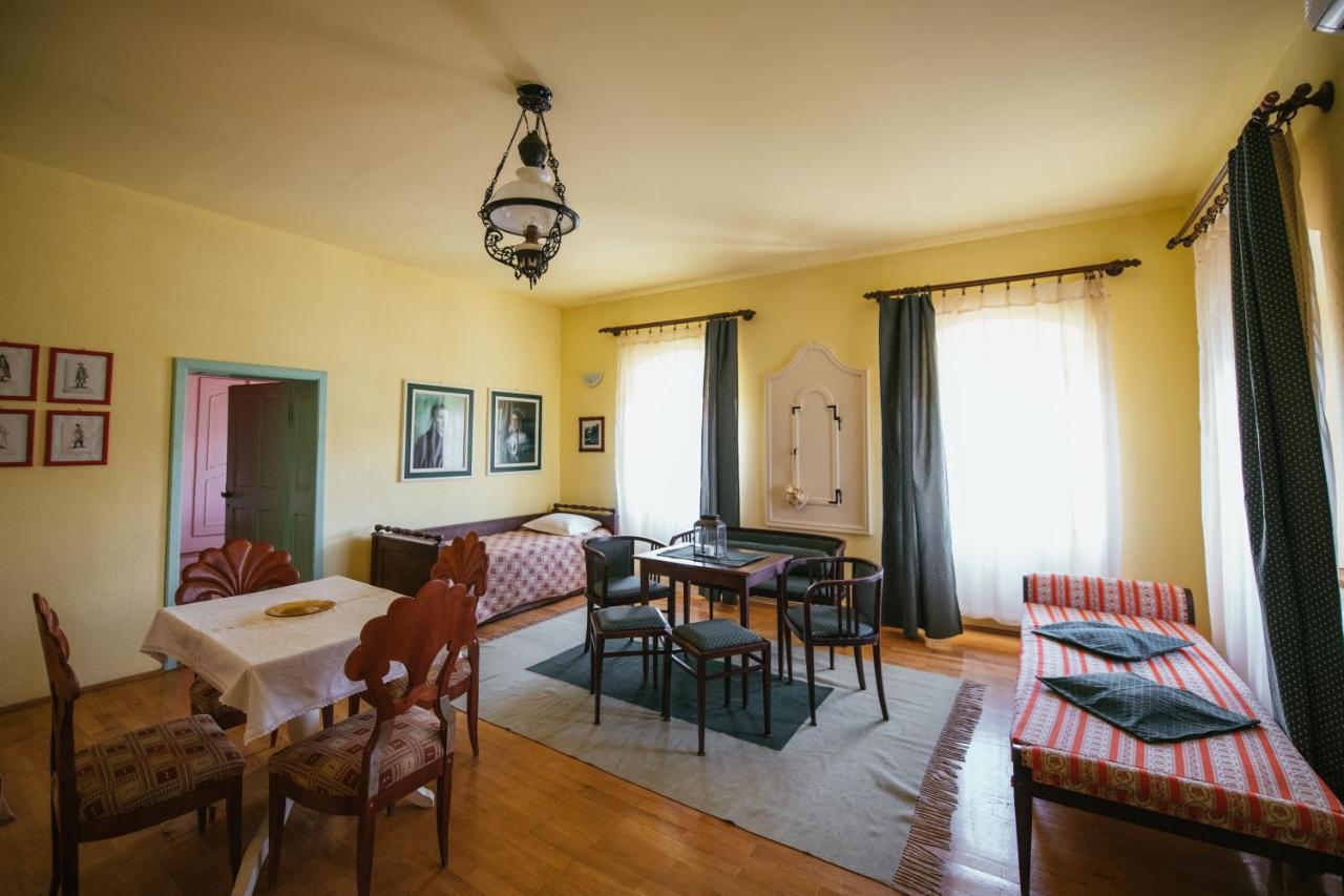 Voeroes Guest House Tîrgu Secuiesc Dış mekan fotoğraf