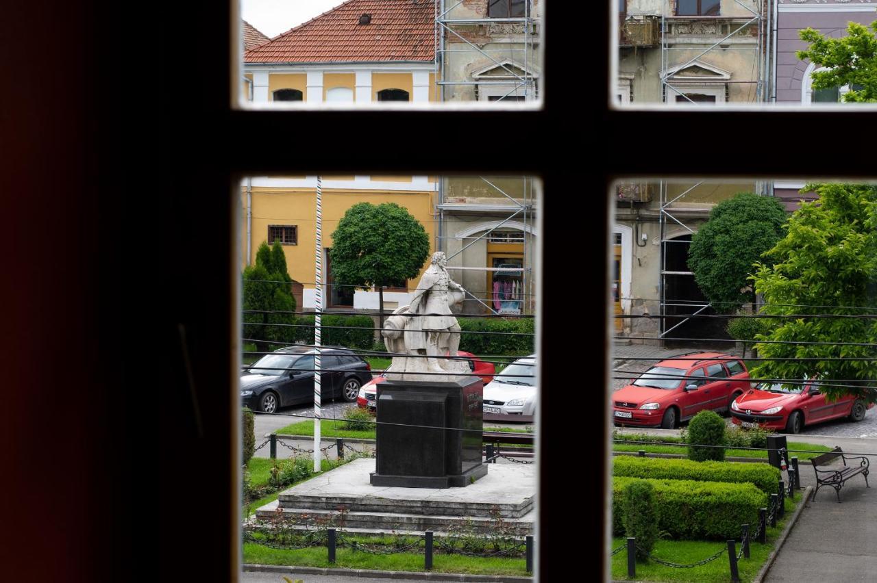 Voeroes Guest House Tîrgu Secuiesc Dış mekan fotoğraf