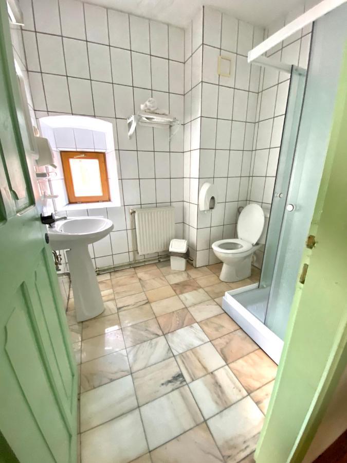 Voeroes Guest House Tîrgu Secuiesc Dış mekan fotoğraf